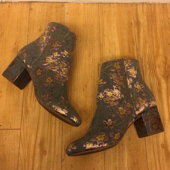 New Zigi soho Gray Floral Booties - Picture 2 of 8